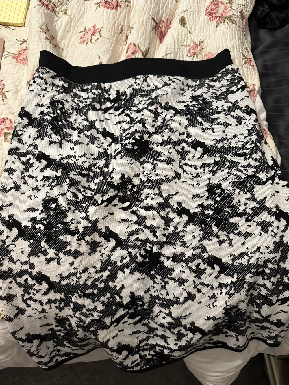Forever 21 Black and White Abstract A-Line Knit Skirt